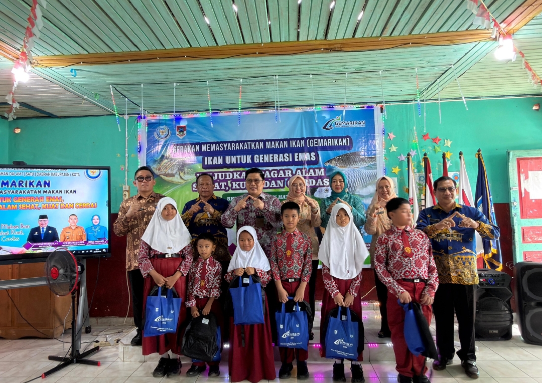 Pemkot Pagar Alam Gelar GEMARIKAN dan Bagikan 100 Paket Olahan Ikan kepada Siswa SD Negeri 6 Kota Pagar Alam
