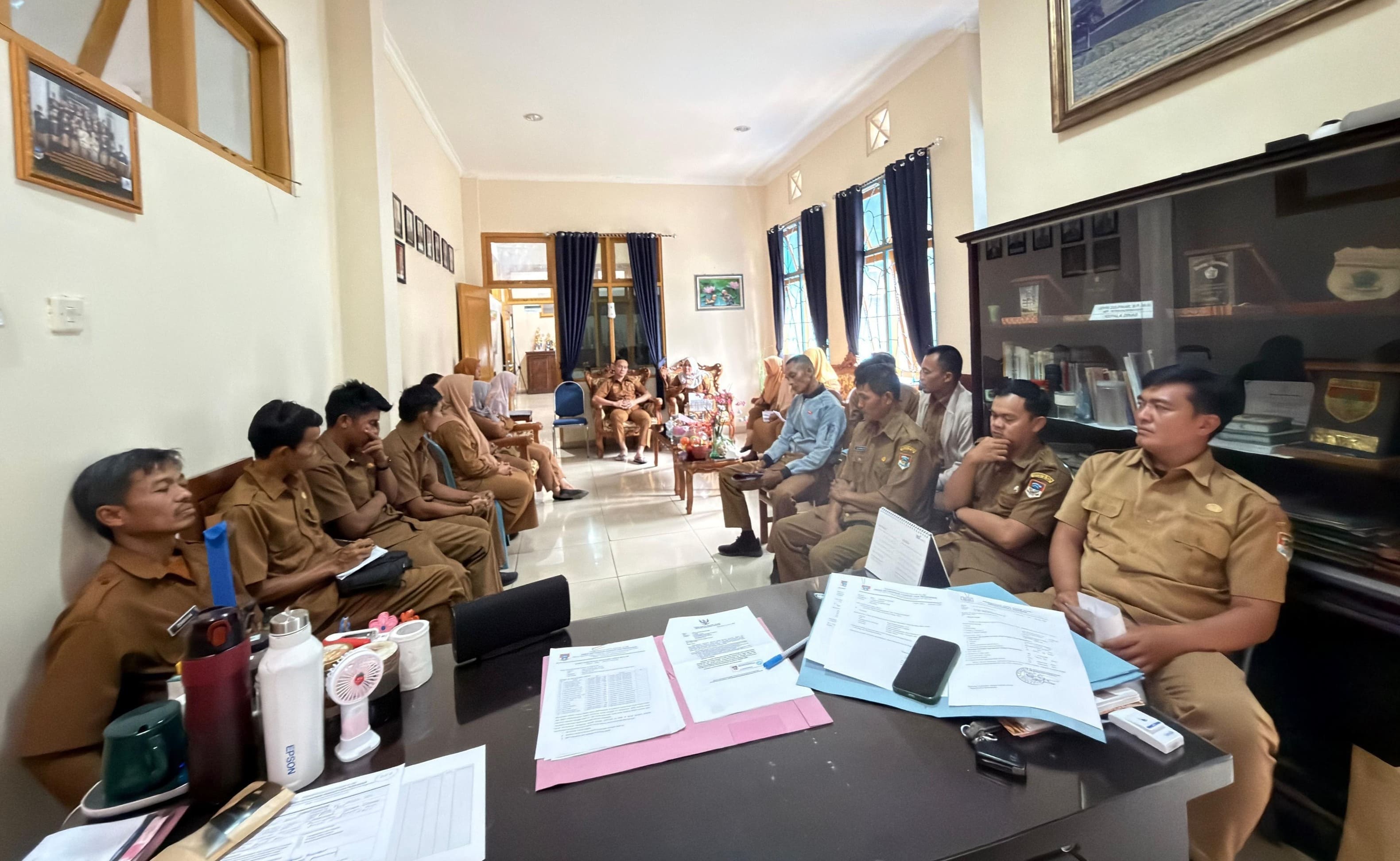 Kepala Dinas Ketahanan Pangan dan Perikanan Kota Pagar Alam Pimpin Rapat Bersama 18 PPPK Paruh Waktu