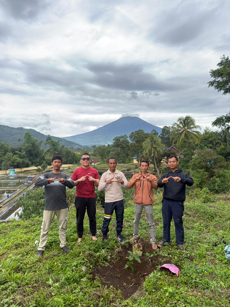 Optimalkan Lahan Tidur, CPNS Dinas Ketahanan Pangan dan Perikanan Kota Pagar Alam Hijaukan Balai Benih Ikan