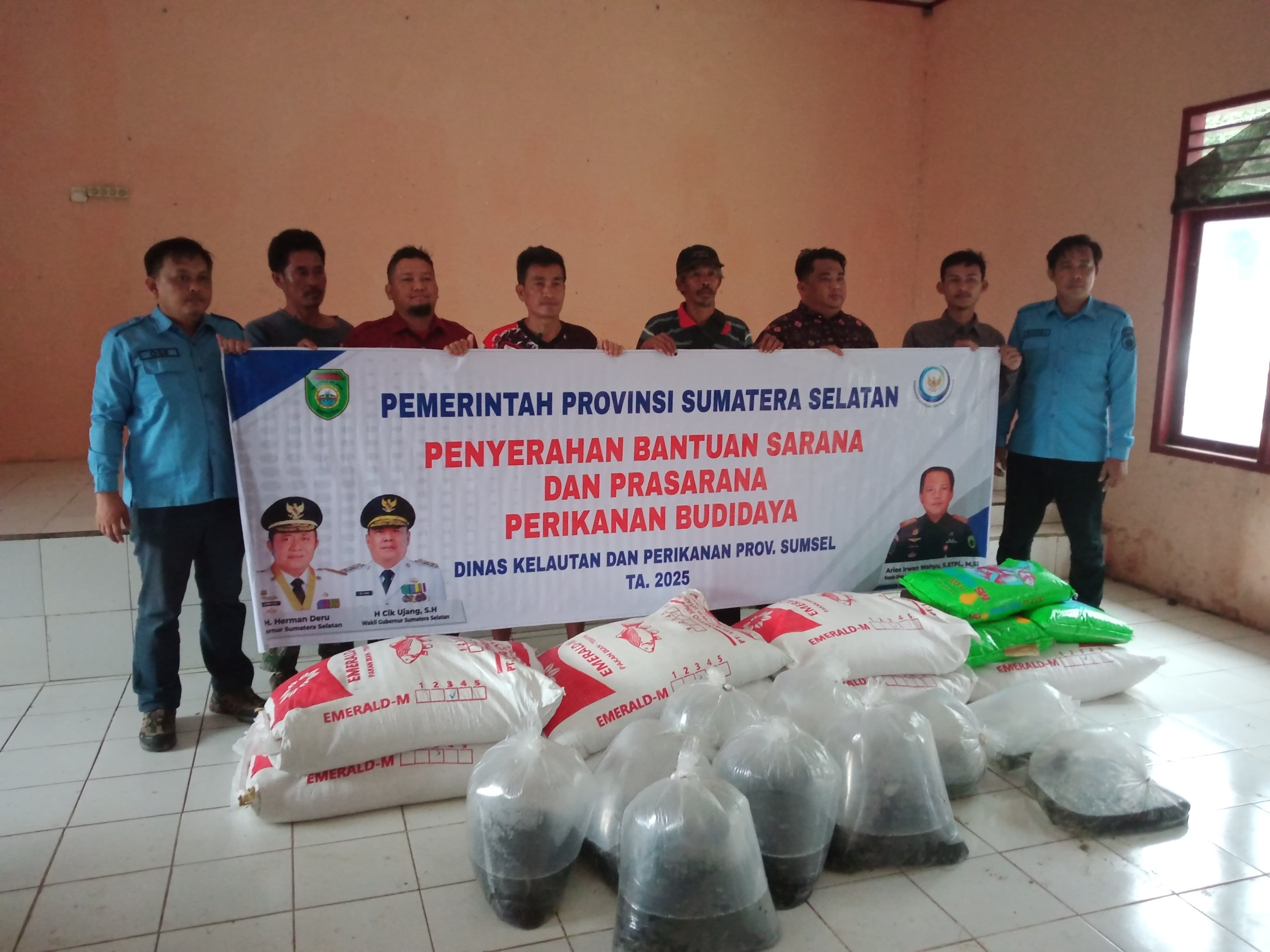 Dinas Ketahanan Pangan dan Perikanan Pagaralam mendapat bantuan Bibit Ikan dan pakan dari Dinas Kelautan dan Perikanan SumSel