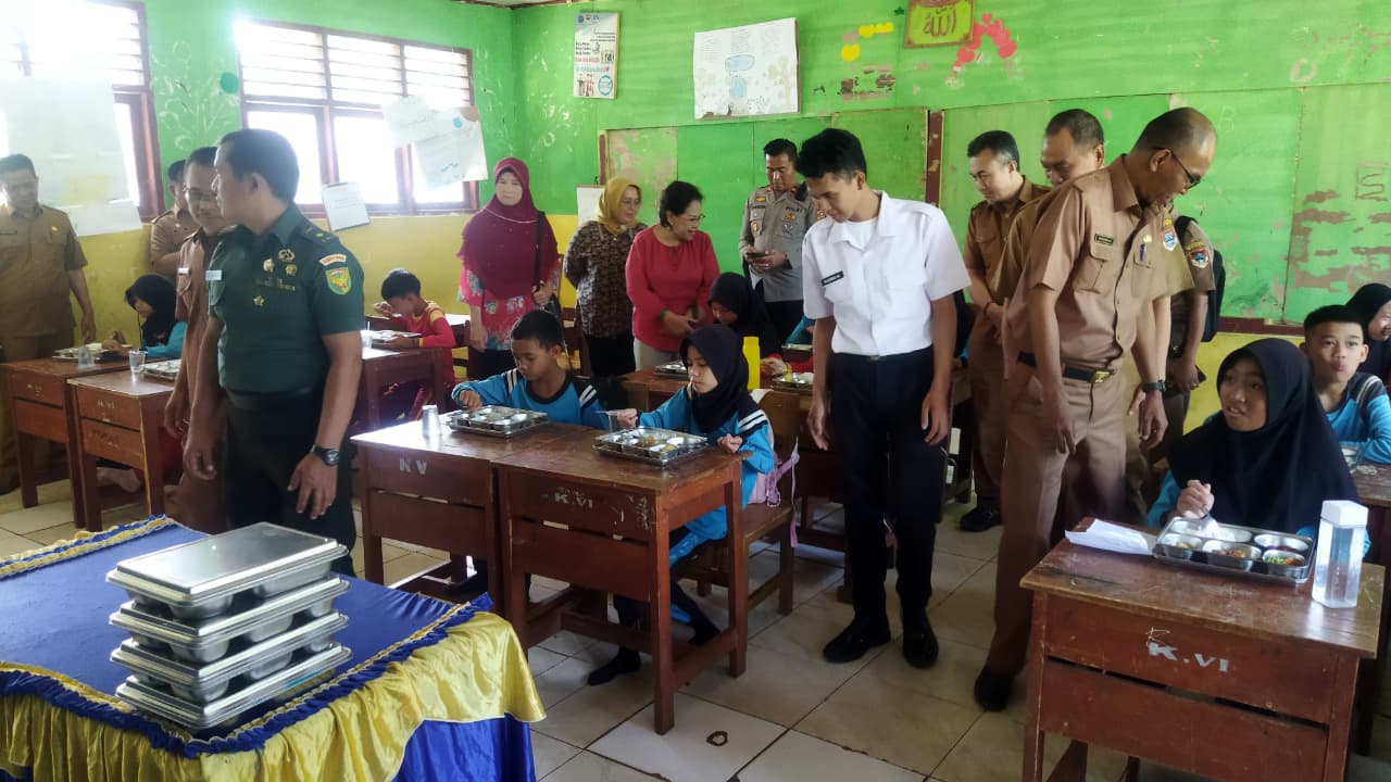 DKP2 Tinjau SPPG Karang Dalo dan Ikuti Launching MBG SD N 13 Pagar Alam