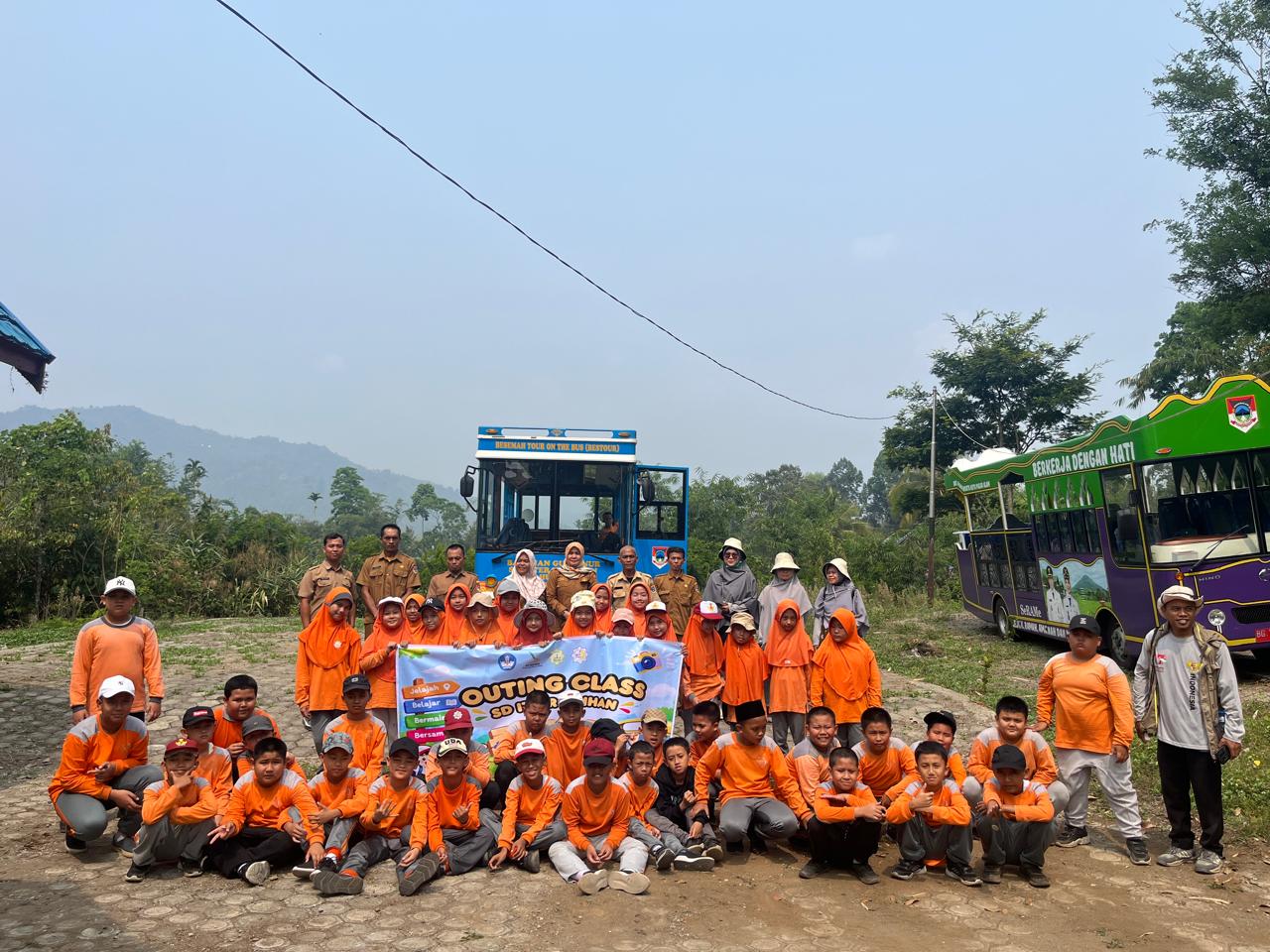 SD IT Ar-Raihan Gelar Outing Class ke UPTD BBI Kota Pagar Alam, Edukasi Siswa Gemar Makan Ikan