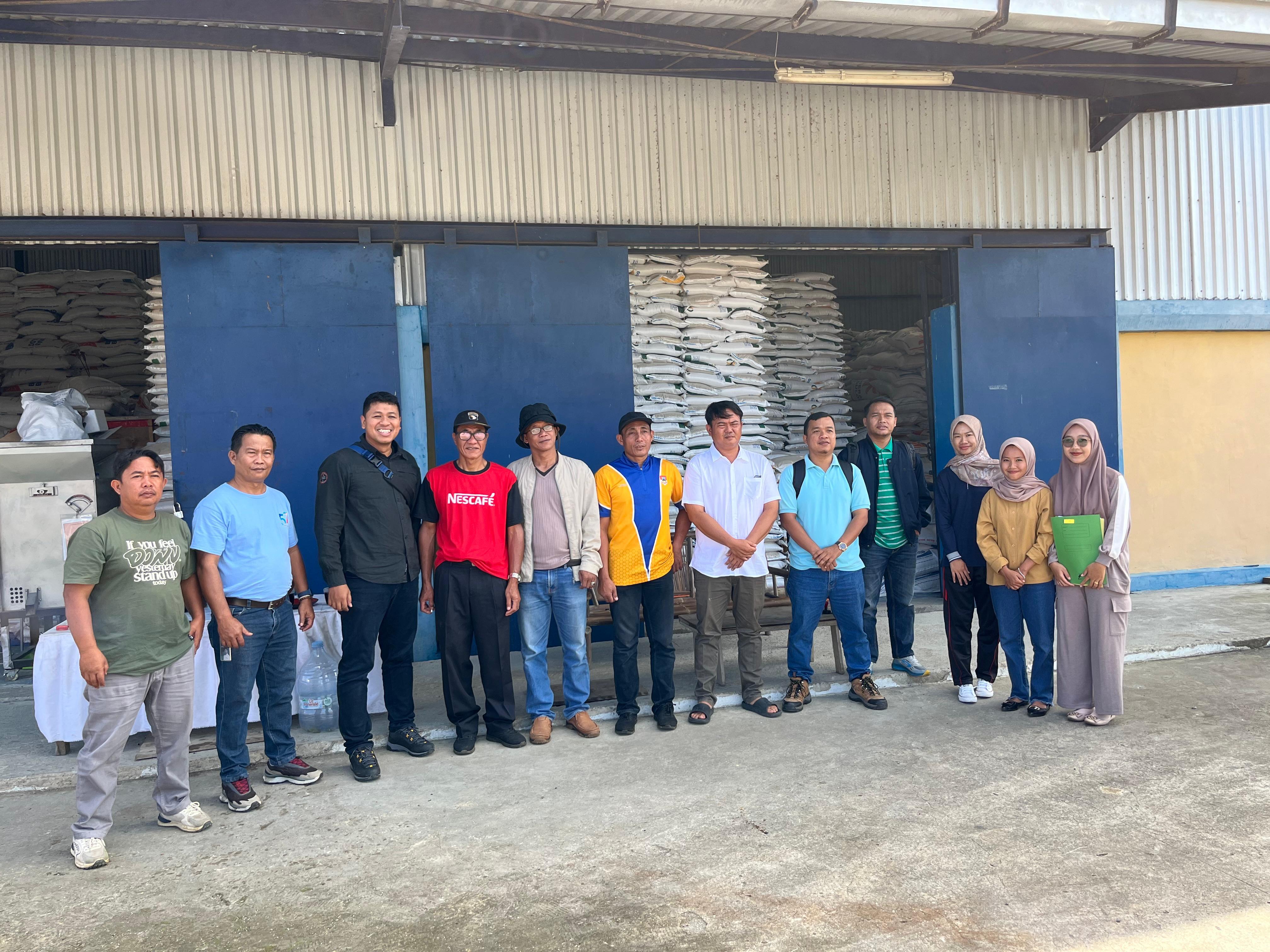 Pengecekan Kuantitas dan Kualitas Beras untuk Bantuan Pangan Beras Periode Juni-Juli 2025 di Gudang Bulog Kota Pagar Alam