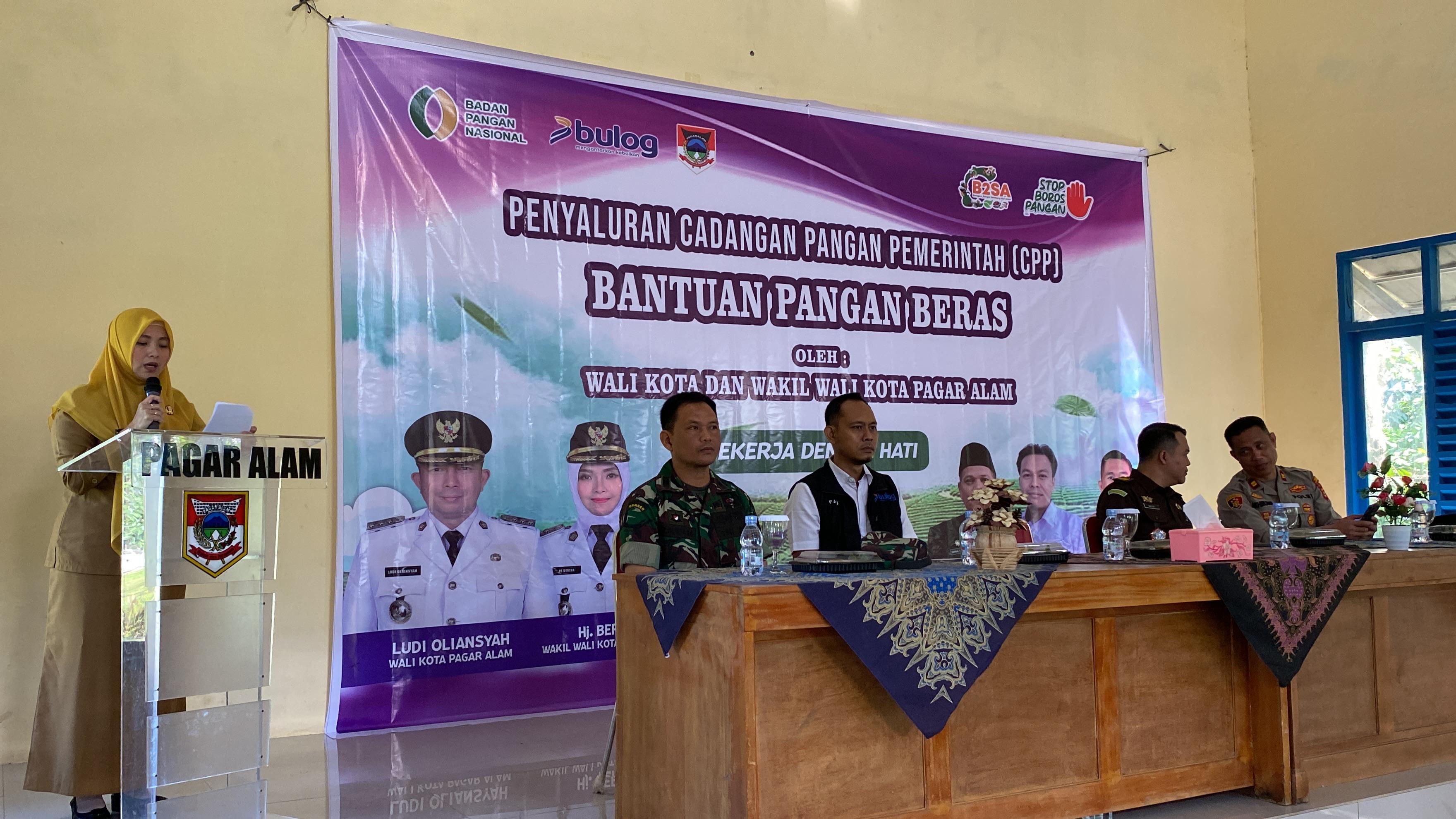 Menjaga Ketahanan, Merawat Kepedulian : Pemerintah Kota Pagar Alam Gelar Simbolis Penyaluran Bantuan Pangan Beras