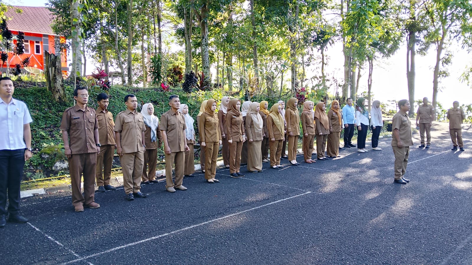 DKPP Kota Pagar Alam Melaksanakan Apel Pagi Senin 13 April 2026 di Halaman Kantor Dinas Ketahanan Pangan dan Perikanan