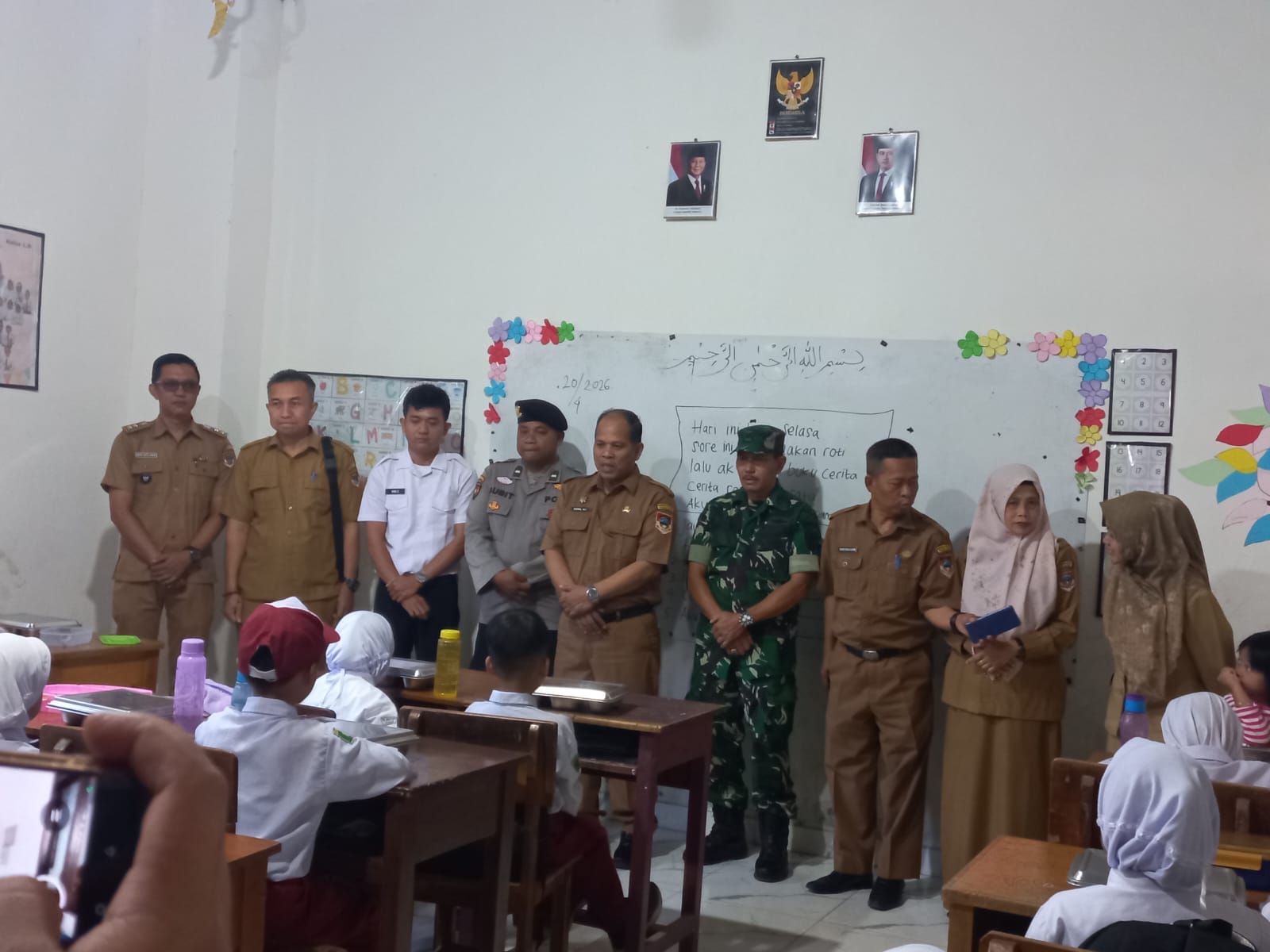 Dukung Generasi Sehat, 150 Siswa SD Muhammadiyah 3 Kota Pagar Alam Nikmati Program Makan Bergizi Gratis (MBG)