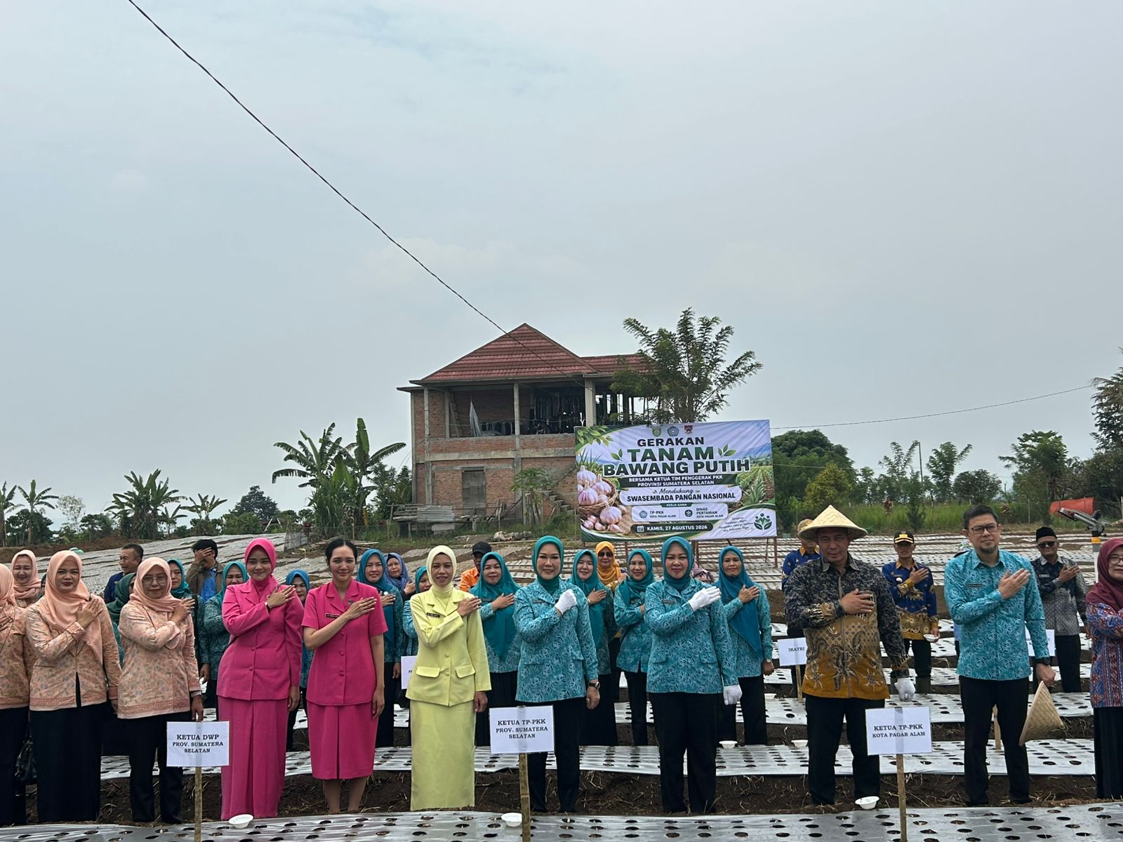 Gerakan tanam Bawang Putih, TP PKK  Pagar Alam Dukung Swasembada Pangan Nasional