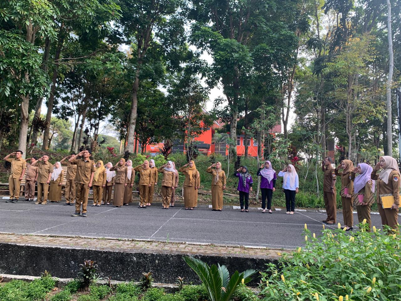 Apel Senin Pagi Dinas Ketahanan Pangan dan Perikanan Kota Pagar Alam: Ditekankan Disiplin, Atribut Seragam, tertip administrasi dan Pelayanan Prima