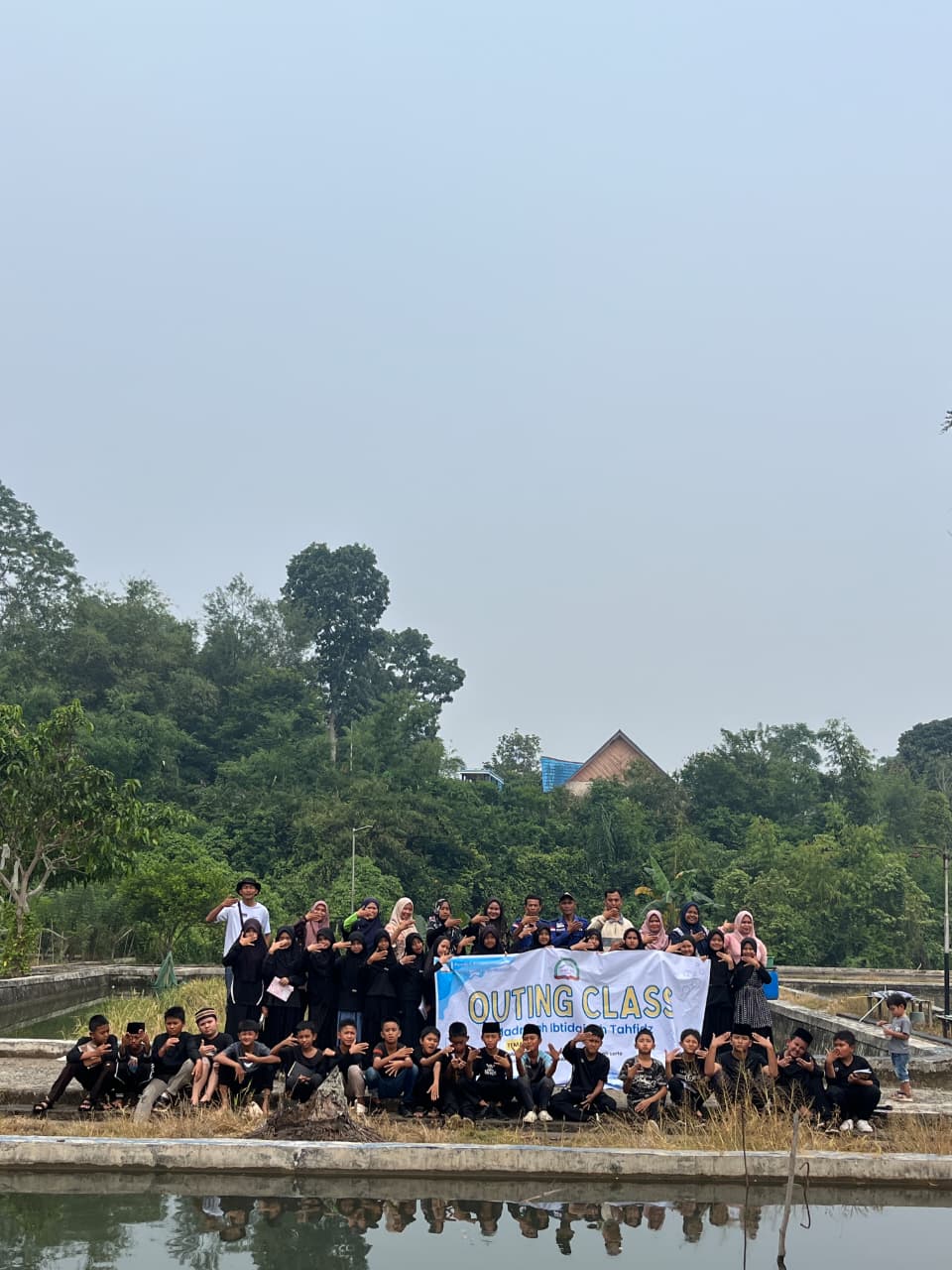 Edukasi Sektor Perikanan Sejak Dini, Siswa MI Tahfidz Daarul Kutub El-Gontori Gelar Outing Class ke UPTD BBI Pagar Alam